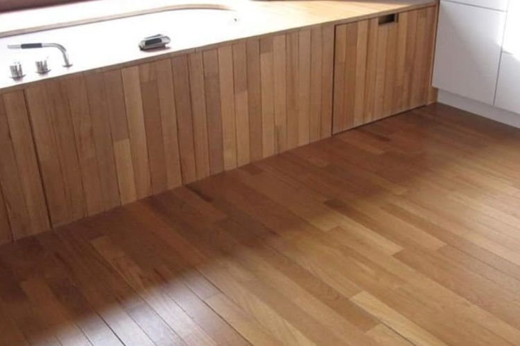 Pose d'un parquet en teck